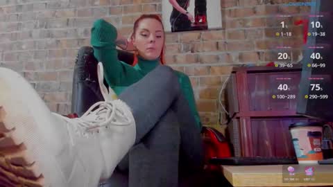 Snapshot of misspetitevenus chatting on February 13, 7:13 am Miss Venus online show from February 13, 7:13 am