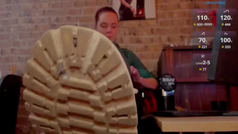 Snapshot of misspetitevenus chatting on February 13, 1:48 pm Miss Venus online show from February 13, 1:48 pm