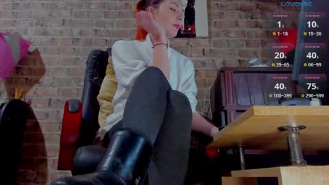 Snapshot of misspetitevenus chatting on February 19, 7:06 am Miss Venus online show from February 19, 7:06 am