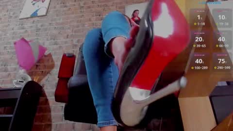 Snapshot of misspetitevenus chatting on February 20, 11:31 am Miss Venus online show from February 20, 11:31 am