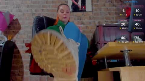 Snapshot of misspetitevenus chatting on March 3, 6:04 am Miss Venus online show from March 3, 6:04 am