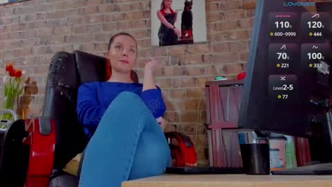 Snapshot of misspetitevenus chatting on March 12, 7:35 am Miss Venus online show from March 12, 7:35 am