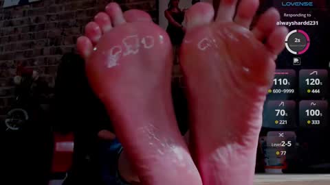 Snapshot of misspetitevenus chatting on March 12, 10:37 am Miss Venus online show from March 12, 10:37 am