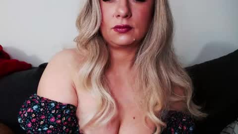 Missqueen1416 online show from March 12, 6:18 am