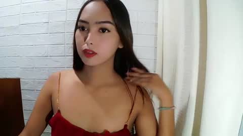 missrianmwua online show from June 17, 5:10 am