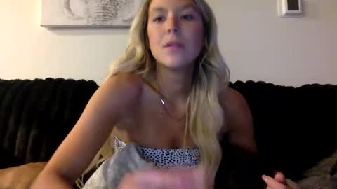 Snapshot of misss_alyssaaa chatting on April 21, 2:51 am Alyssa online show from April 21, 2:51 am