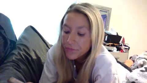 Snapshot of misss_alyssaaa chatting on April 27, 12:19 am Alyssa online show from April 27, 12:19 am