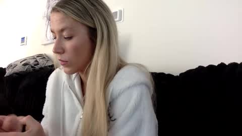 Snapshot of misss_alyssaaa chatting on May 6, 3:17 pm Alyssa online show from May 6, 3:17 pm