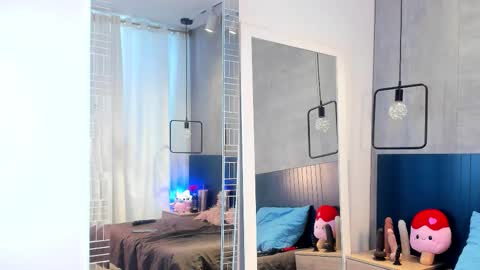 victoria  online show from February 24, 7:45 pm