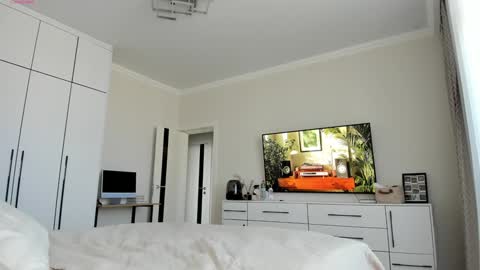 You can call me Pretty online show from March 12, 12:00 pm