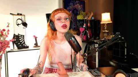Snapshot of misstaco chatting on May 9, 12:05 am Tacodeluxe online show from May 9, 12:05 am