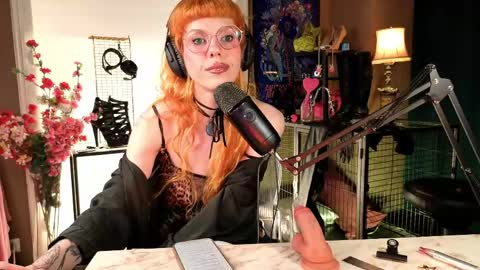 Snapshot of misstaco chatting on May 10, 12:49 am Tacodeluxe online show from May 10, 12:49 am
