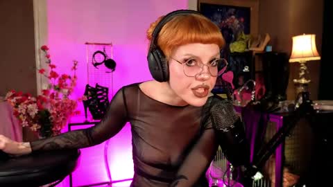 Snapshot of misstaco chatting on May 18, 12:29 am Tacodeluxe online show from May 18, 12:29 am
