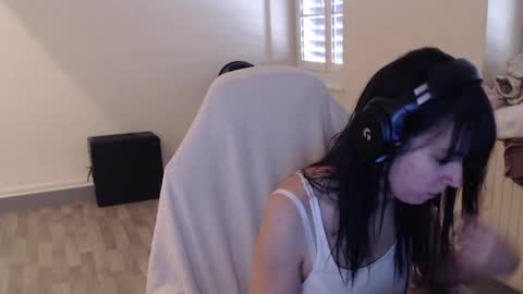 missthon online show from January 30, 10:40 am