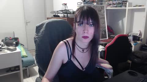 missthon online show from February 4, 2:12 pm