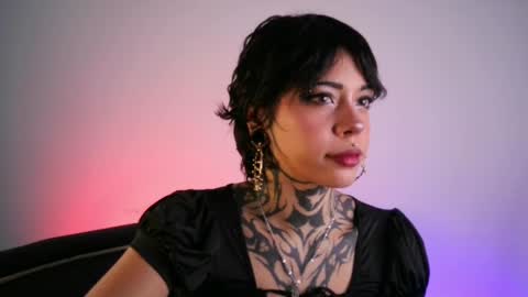 Snapshot of misstomie_ chatting on June 9, 4:07 pm Tomiehelp me get to 100 thumbs up online show from June 9, 4:07 pm