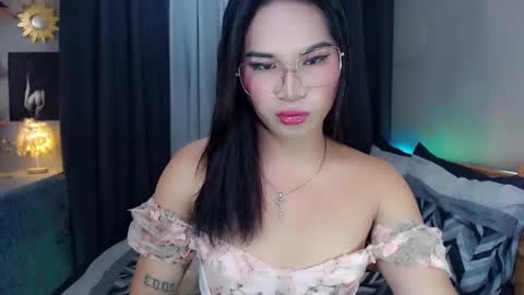 misstrishontop online show from January 15, 7:59 am