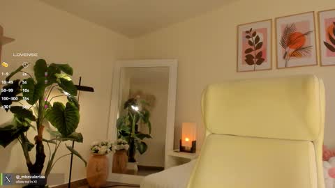 Valeria Davila online show from December 4, 12:47 pm