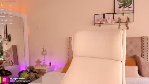 Snapshot of missvaleriaa chatting on June 24, 12:59 pm Valeria Davila online show from June 24, 12:59 pm