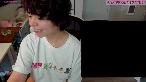 Snapshot of missvanessajune chatting on April 22, 6:42 pm V Nessa online show from April 22, 6:42 pm