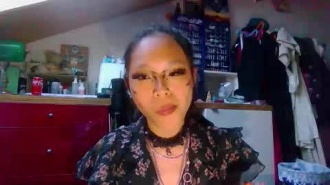 Snapshot of missversatile chatting on May 12, 5:10 pm Miss Versatile online show from May 12, 5:10 pm