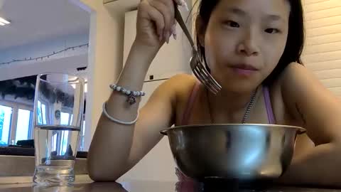 Snapshot of missversatile chatting on May 29, 5:38 am Miss Versatile online show from May 29, 5:38 am