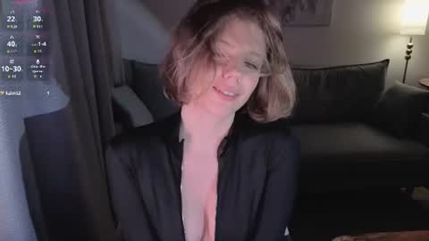 Snapshot of missvikiki chatting on July 12, 10:01 pm Polly online show from July 12, 10:01 pm