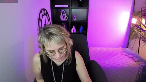 Snapshot of missy_mills chatting on March 31, 6:25 am Missy online show from March 31, 6:25 am