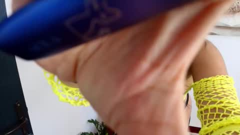 missyscarlet online show from February 20, 6:10 am