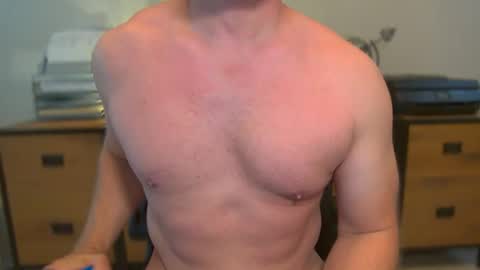 Snapshot of mister_dilf chatting on June 18, 2:10 pm MISTER DILF online show from June 18, 2:10 pm