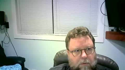 Snapshot of mister_happy567 chatting on February 19, 2:33 am Mr. Happy online show from February 19, 2:33 am