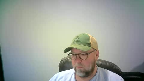 Snapshot of mister_happy567 chatting on September 10, 6:24 am Mr. Happy online show from September 10, 6:24 am