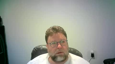 Snapshot of mister_happy567 chatting on November 4, 6:23 am Mr. Happy online show from November 4, 6:23 am