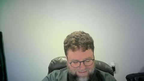 Snapshot of mister_happy567 chatting on November 6, 6:58 am Mr. Happy online show from November 6, 6:58 am