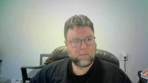 Snapshot of mister_happy567 chatting on January 9, 6:27 am Mr. Happy online show from January 9, 6:27 am
