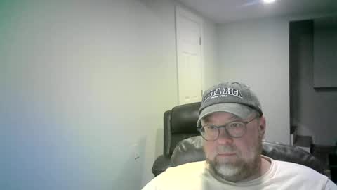 Snapshot of mister_happy567 chatting on July 6, 6:21 am Mr. Happy online show from July 6, 6:21 am