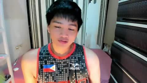 Snapshot of mister_officer chatting on April 4, 4:48 pm SAINT SACHI will make your day online show from April 4, 4:48 pm