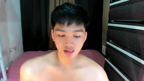 Snapshot of mister_officer chatting on April 15, 7:58 pm SAINT SACHI will make your day online show from April 15, 7:58 pm