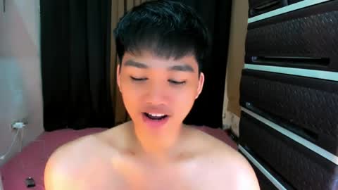 Snapshot of mister_officer chatting on April 17, 1:36 pm SAINT SACHI will make your day online show from April 17, 1:36 pm