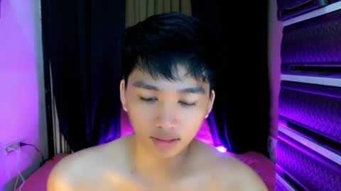 Snapshot of mister_officer chatting on April 21, 5:50 pm SAINT SACHI will make your day online show from April 21, 5:50 pm
