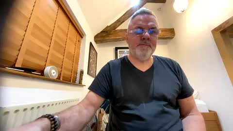 Snapshot of misterblivs chatting on December 30, 8:21 am Misterblivs online show from December 30, 8:21 am