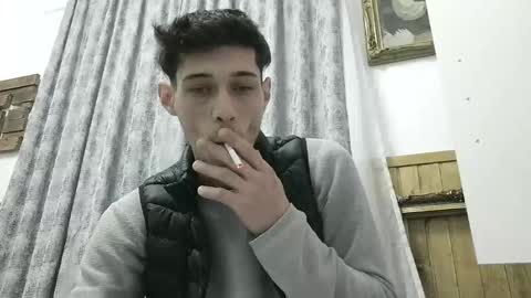Snapshot of misteriosoxragazzo chatting on November 23, 5:40 am MisteriosoXragazzoX online show from November 23, 5:40 am