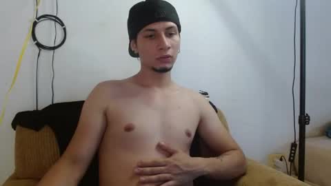 Snapshot of mistermike_69 chatting on April 13, 9:53 pm mistermike_69 online show from April 13, 9:53 pm