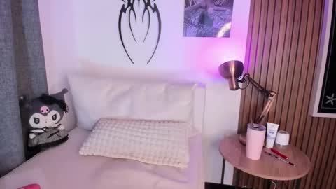 misticred online show from March 14, 4:40 am