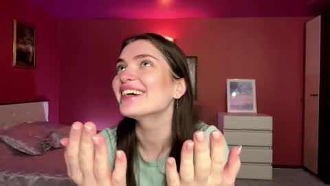 Mia online show from April 29, 12:09 pm