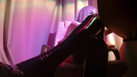 Snapshot of mistr_daria_femdom chatting on June 4, 12:05 am mistr_daria_femdom online show from June 4, 12:05 am