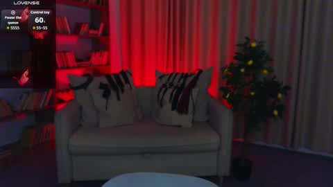 Snapshot of mistress__marcelline chatting on May 25, 1:55 am Marcelline online show from May 25, 1:55 am