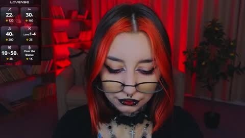 Snapshot of mistress__marcelline chatting on June 1, 2:02 am Marcelline online show from June 1, 2:02 am