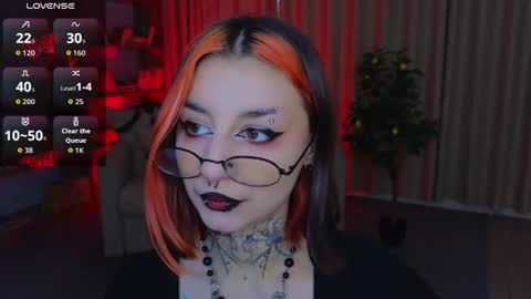 Snapshot of mistress__marcelline chatting on June 18, 1:50 am Marcelline online show from June 18, 1:50 am