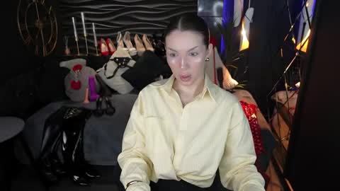 Snapshot of mistress_darsy chatting on May 19, 1:39 pm Darsy online show from May 19, 1:39 pm